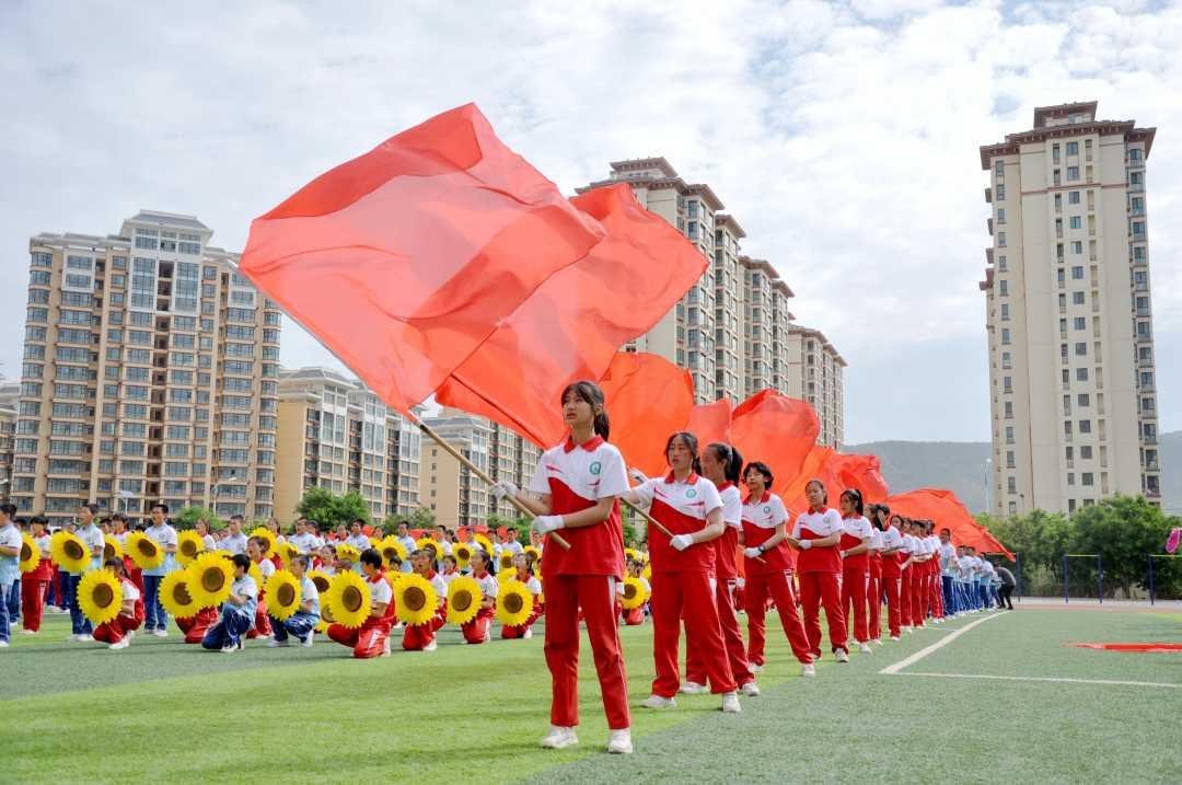 在中国最北海岸线 挑战冰凌穿越